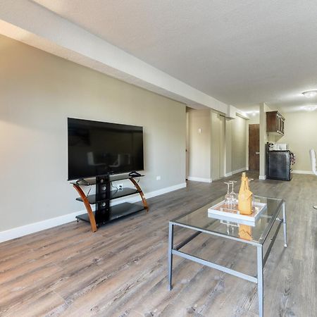 A Spacious Downtown 1-Bed Suite 卡加利 外观 照片