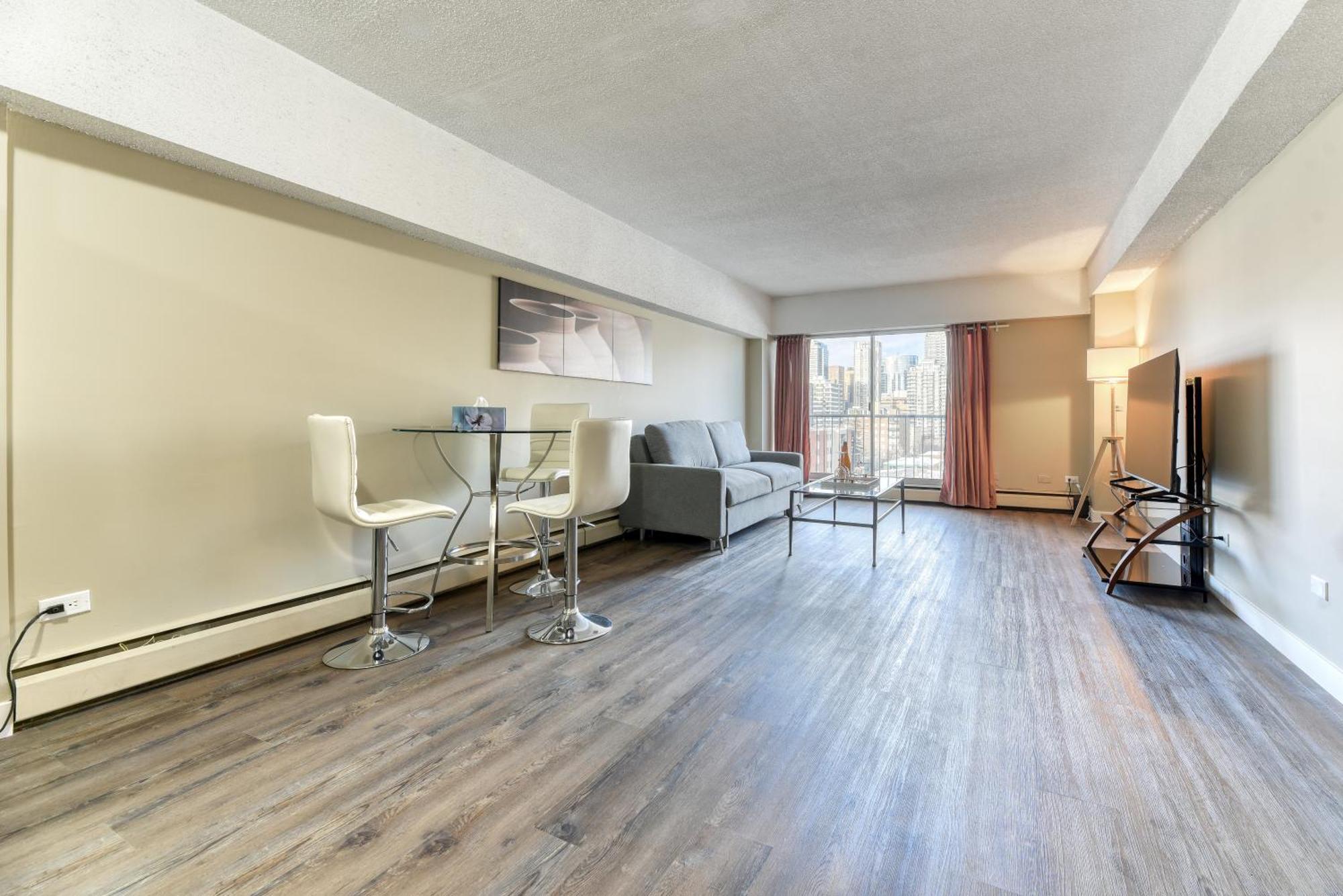 A Spacious Downtown 1-Bed Suite 卡加利 外观 照片
