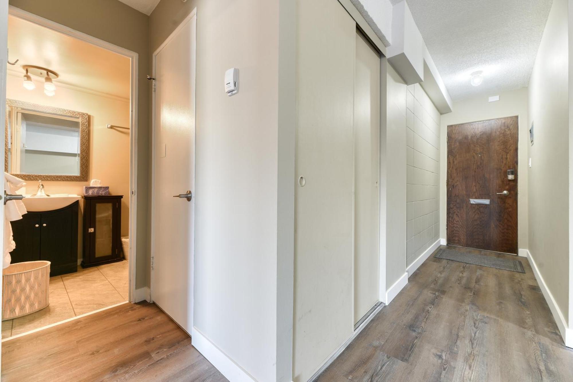 A Spacious Downtown 1-Bed Suite 卡加利 外观 照片