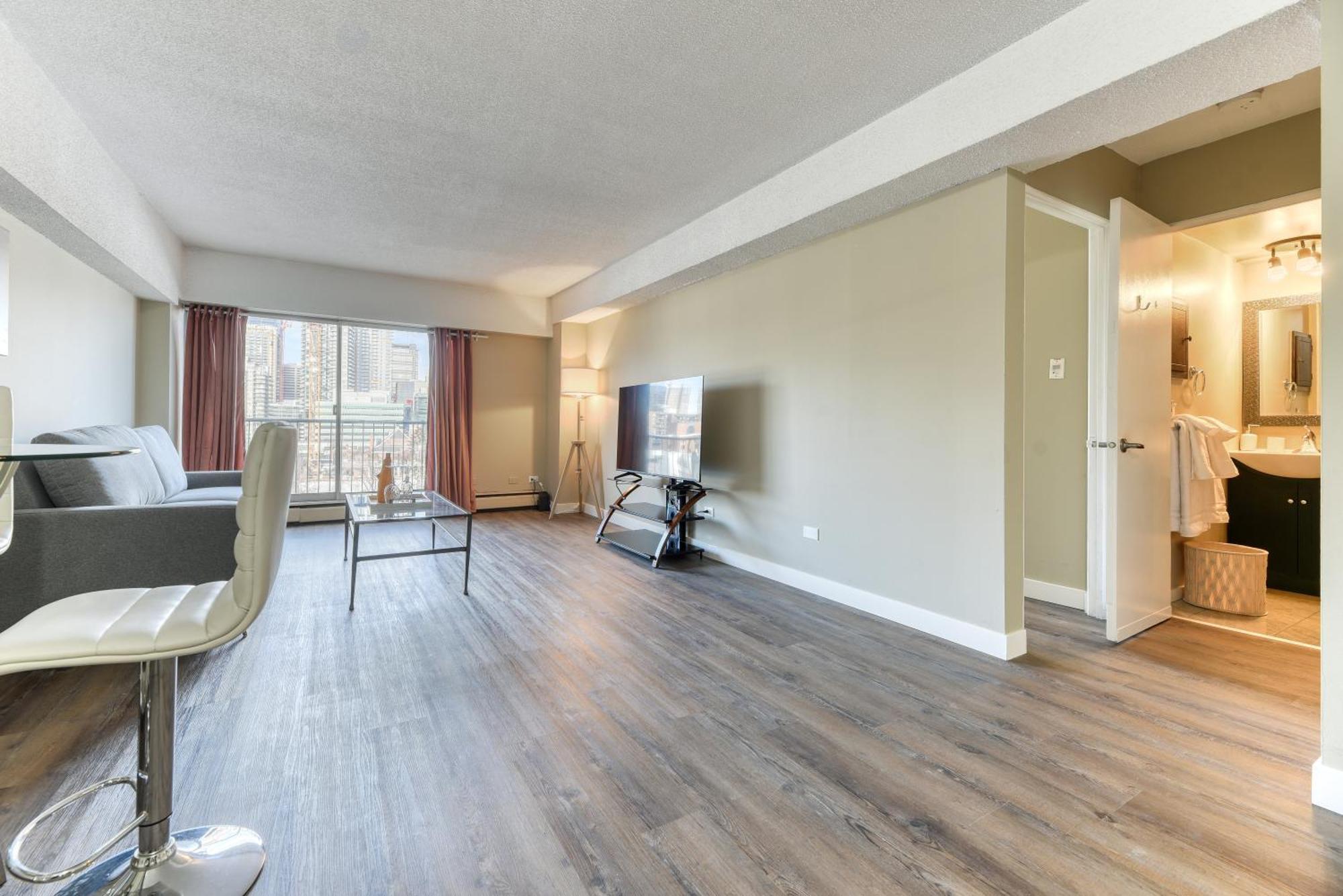 A Spacious Downtown 1-Bed Suite 卡加利 外观 照片